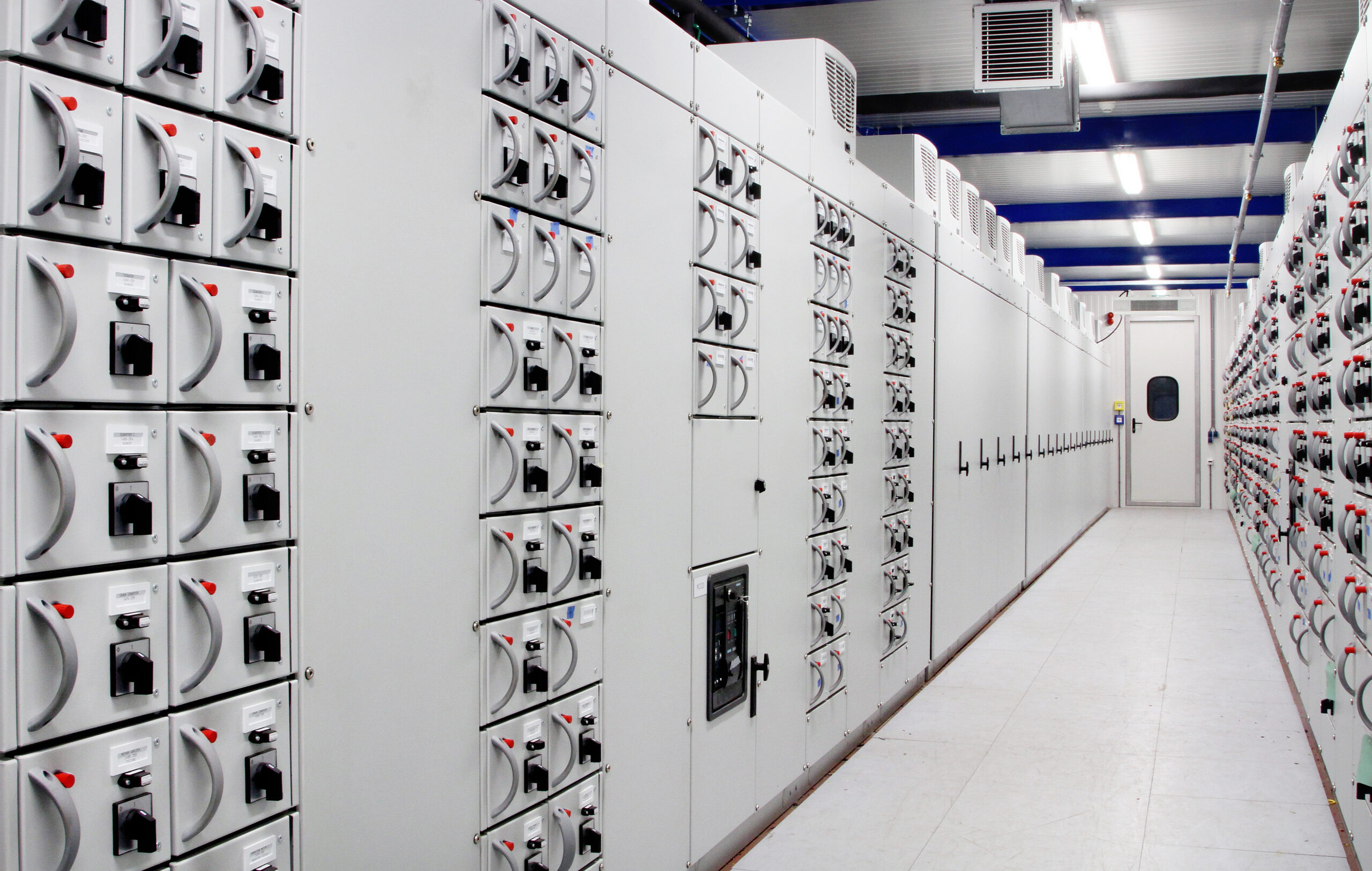 A professional low voltage distribution panel featuring molded case circuit breakers (MCCB), copper busbars, and digital energy meters for building power management.