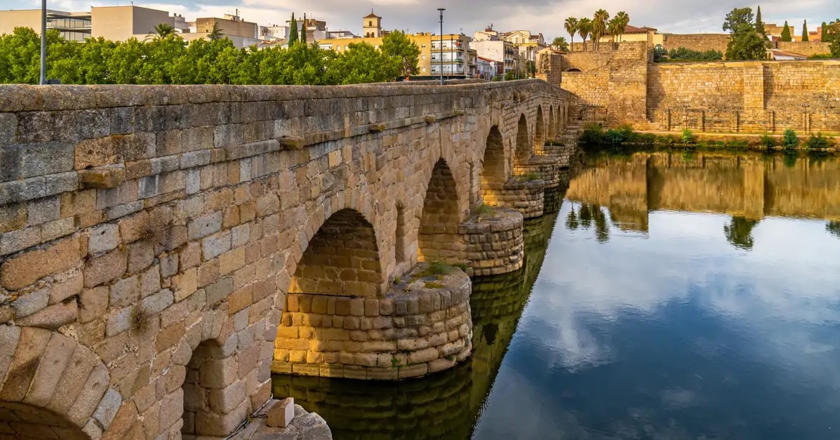 The historic Roman Bridge in Mérida, Spain, spanning the Guadiana River with granite arches and original Roman masonry.